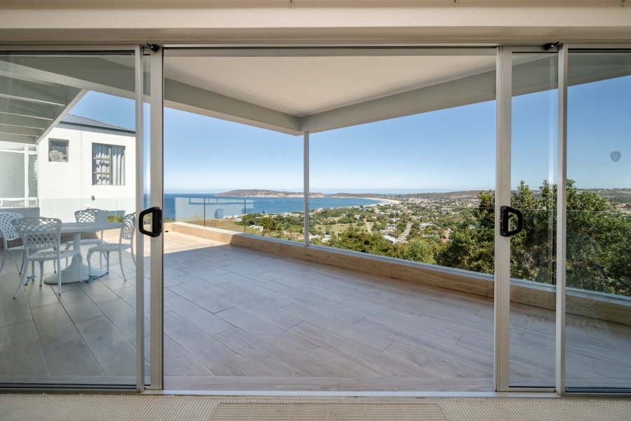 5 Bedroom Property for Sale in Signal Hill Western Cape